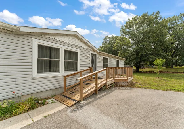 Photo 1 of Sale Pending at 9625 N Ahlgrim St, De Motte, IN 46310 | MLS# 846995 | Listing updated on 2026-10-28