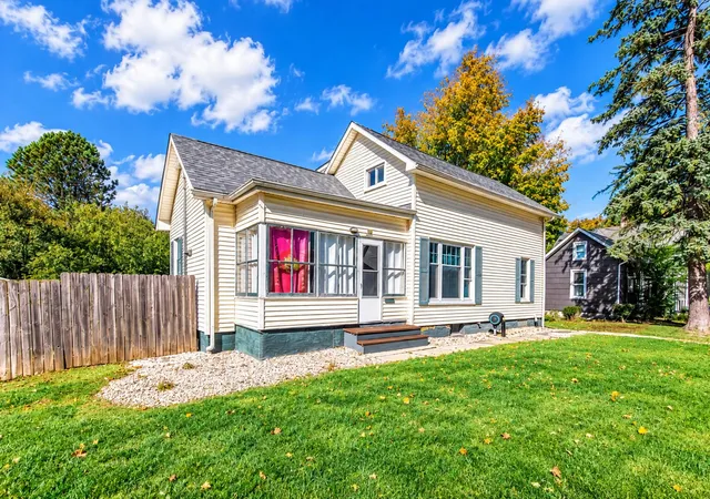 Photo 1 of Single family home for sale at 504 Colfax Ave, La Porte, IN 46350 | MLS# 847036 | Listing updated on 2026-10-19