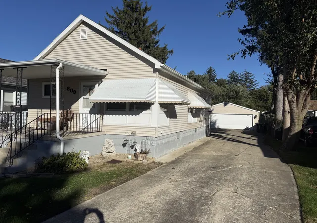 Photo 1 of Single family home for sale at 809 Lake St, Hobart, IN 46342 | MLS# 847037 | Listing updated on 2026-10-20