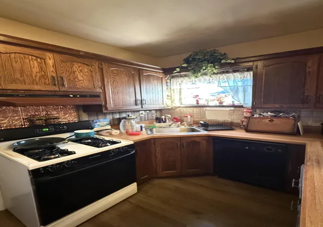 Photo 3 of Single family home for sale at 809 Lake St, Hobart, IN 46342 | MLS# 847037 | Listing updated on 2026-10-20