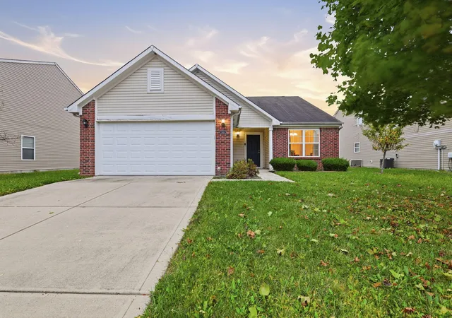 Photo 1 of Sale Pending at 11611 Ross Comn Dr, Indianapolis, IN 46229 | MLS# 847027 | Listing updated on 2026-10-30