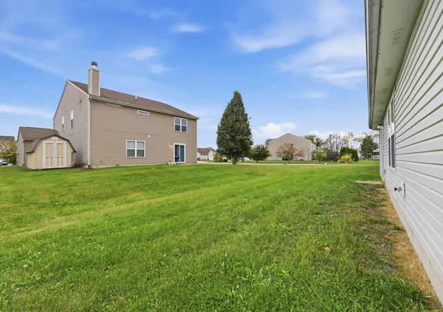 Photo 3 of Sale Pending at 11611 Ross Comn Dr, Indianapolis, IN 46229 | MLS# 847027 | Listing updated on 2026-10-30