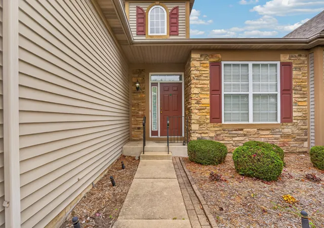 Photo 2 of Townhouse for sale at 1480 Charlevoix Way, Schererville, IN 46375 | MLS# 847389 | Listing updated on 2026-10-26