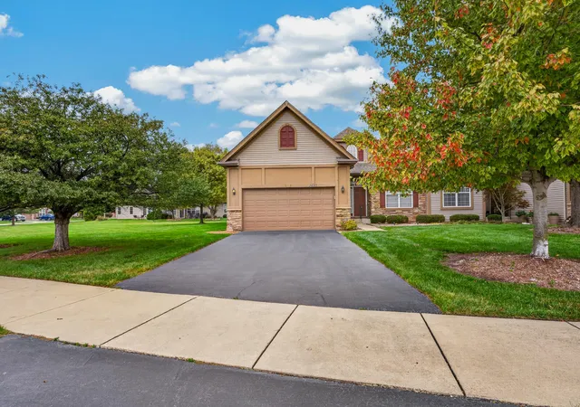 Photo 3 of Townhouse for sale at 1480 Charlevoix Way, Schererville, IN 46375 | MLS# 847389 | Listing updated on 2026-10-26