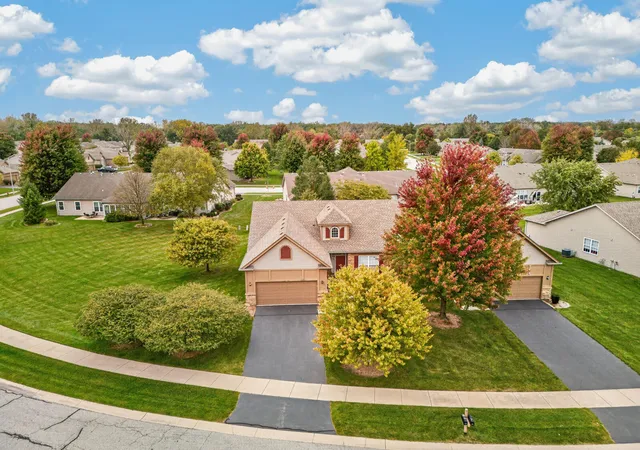 Photo 3 of Townhouse for sale at 1480 Charlevoix Way, Schererville, IN 46375 | MLS# 847389 | Listing updated on 2026-10-26