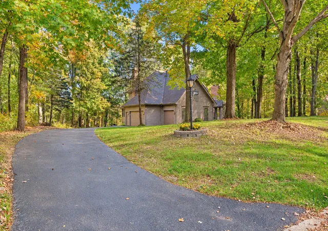 Photo 4 of Single family home for sale at 235 Crabapple Ln, Valparaiso, IN 46383 | MLS# 847489 | Listing updated on 2026-10-28