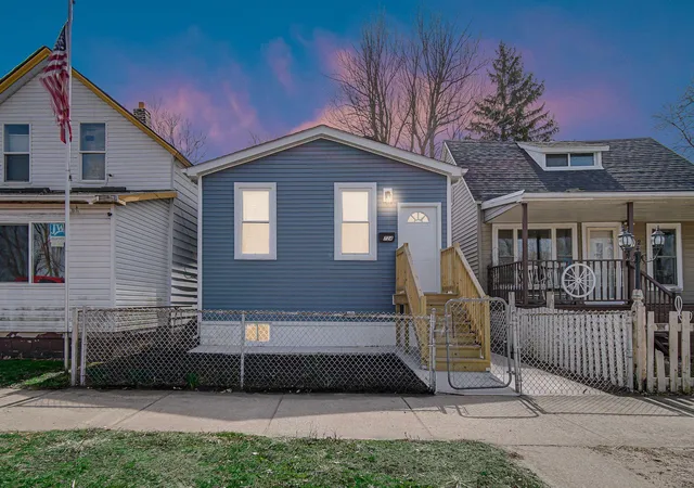 Single family home for sale at 724 Willow Ct, Hammond, IN 46320 | MLS# 847039
