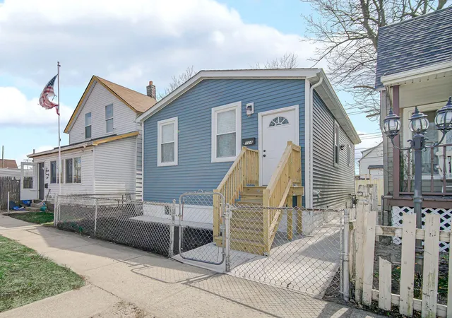 Photo 1 of Single family home for sale at 724 Willow Ct, Hammond, IN 46320 | MLS# 847039 | Listing updated on 2026-10-19