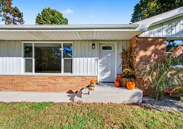 Photo 3 of Single family home for sale at 383 E 1050 North, Chesterton, IN 46304 | MLS# 847099 | Listing updated on 2026-10-27