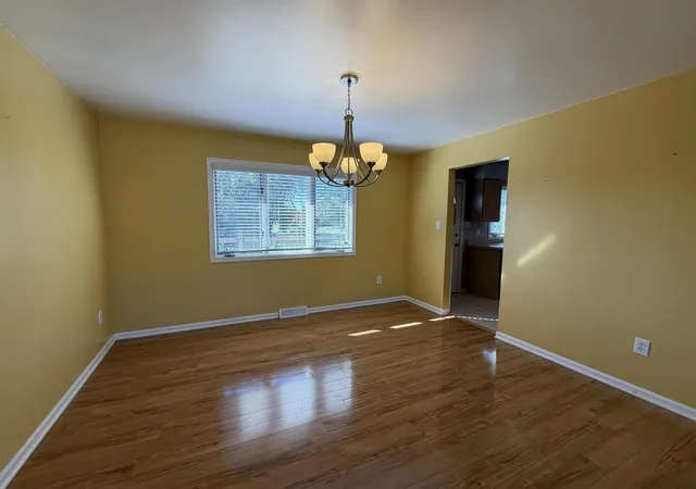 Photo 4 of Single family home for sale at 1215 Sunnyslope Dr, Crown Point, IN 46307 | MLS# 847168 | Listing updated on 2026-10-22