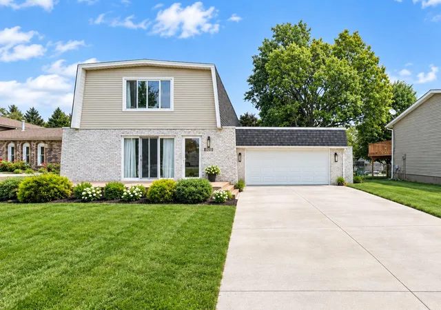 Photo 1 of Single family home for sale at 3562 Sunrise Dr, Crown Point, IN 46307 | MLS# 847053 | Listing updated on 2026-10-20