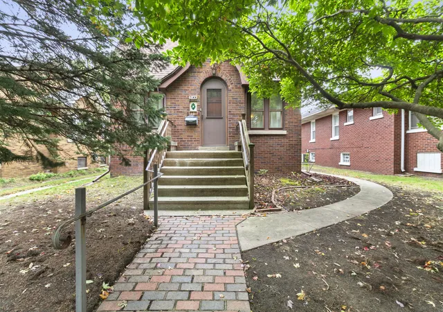 Photo 1 of Sale Pending at 6833 Rosewood Ave, Hammond, IN 46324 | MLS# 847066 | Listing updated on 2026-10-26
