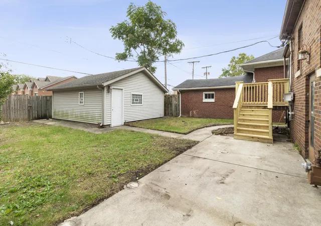 Photo 3 of Sale Pending at 6833 Rosewood Ave, Hammond, IN 46324 | MLS# 847066 | Listing updated on 2026-10-26