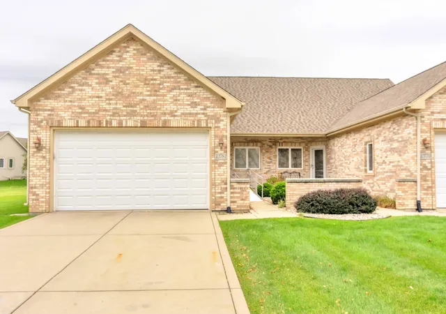 Photo 1 of Townhouse for sale at 10781 Spyglass Ct, Crown Point, IN 46307 | MLS# 847084 | Listing updated on 2026-10-20