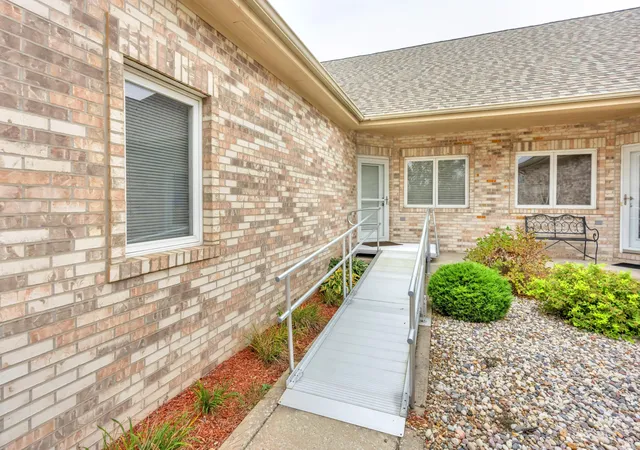 Photo 3 of Townhouse for sale at 10781 Spyglass Ct, Crown Point, IN 46307 | MLS# 847084 | Listing updated on 2026-10-20
