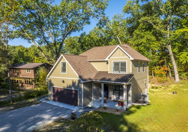 Photo 2 of Single family home for sale at 9 Golf Wood Rd, Beverly Shores, IN 46301 | MLS# 847134 | Listing updated on 2026-10-29