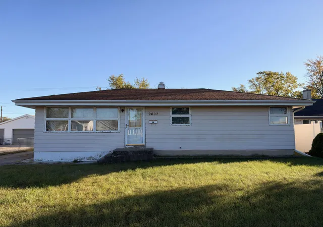 Single family home for sale at 9607 O Day Dr, Highland, IN 46322 | MLS# 847114