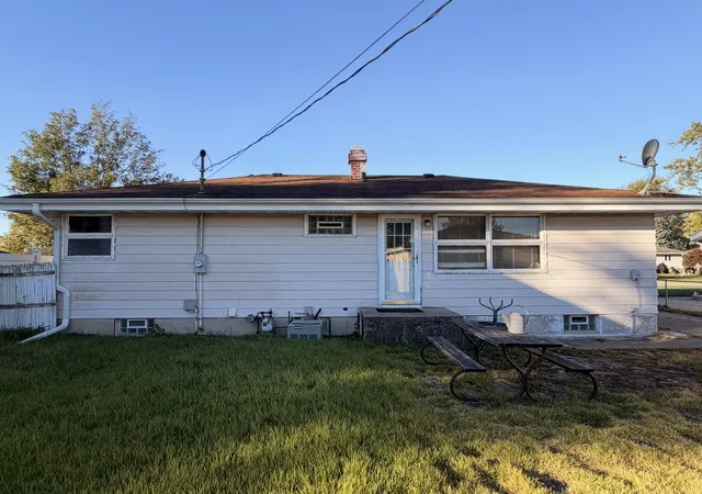 Photo 2 of Single family home for sale at 9607 O Day Dr, Highland, IN 46322 | MLS# 847114 | Listing updated on 2026-10-26