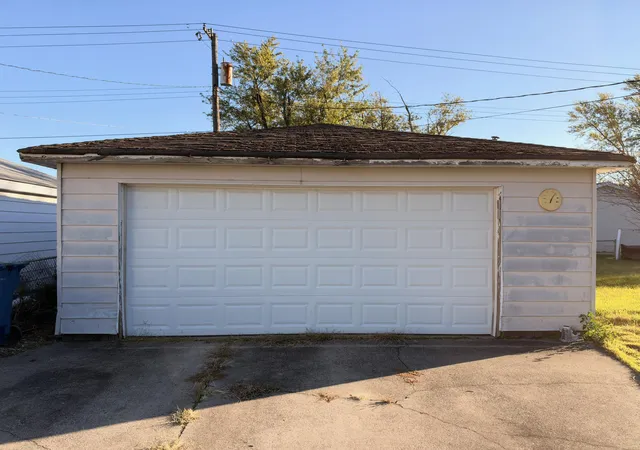 Photo 4 of Single family home for sale at 9607 O Day Dr, Highland, IN 46322 | MLS# 847114 | Listing updated on 2026-10-26
