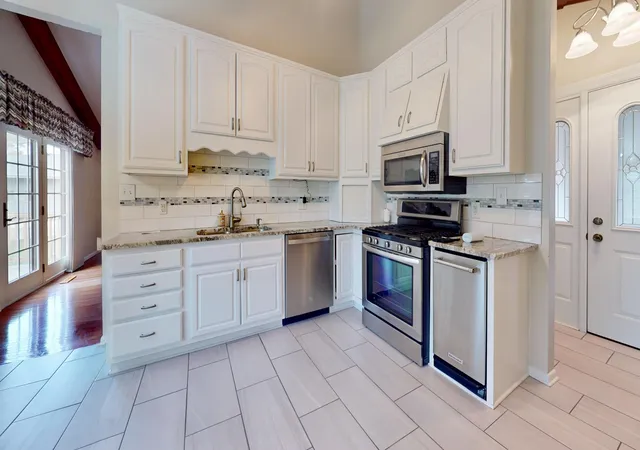 Photo 4 of Single family home for sale at 7110 W 85th Avenue, Crown Point, IN 46307 | MLS# 847158 | Listing updated on 2026-10-22