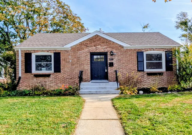Single family home for sale at 19 Willow Pl, Hobart, IN 46342 | MLS# 847282