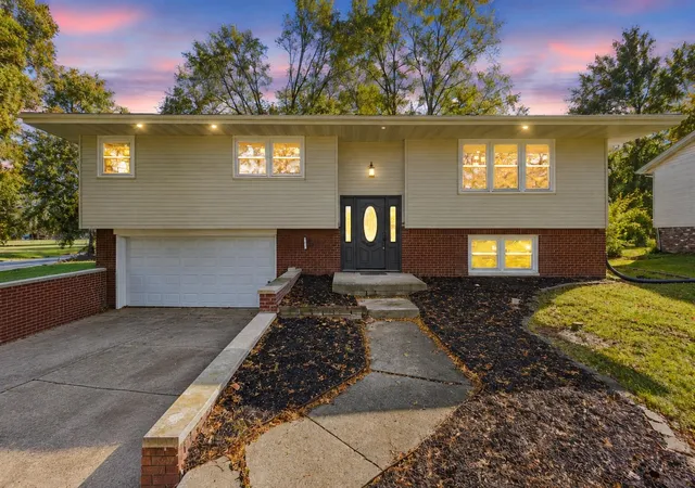 Single family home for sale at 6401 Rhode Is St, Merrillville, IN 46410 | MLS# 847202
