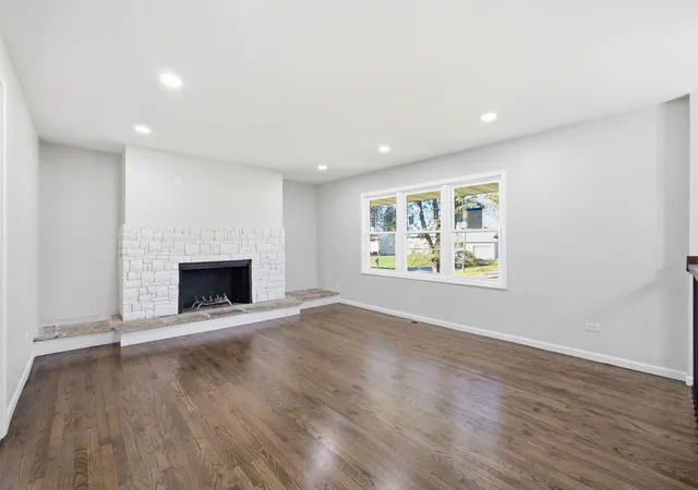 Photo 3 of Single family home for sale at 6401 Rhode Is St, Merrillville, IN 46410 | MLS# 847202 | Listing updated on 2026-10-22