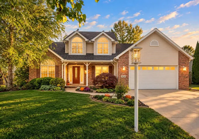 Single family home for sale at 970 Deer Cross Trl, Hobart, IN 46342 | MLS# 847314
