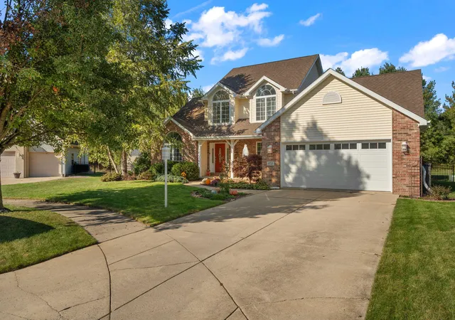 Photo 2 of Single family home for sale at 970 Deer Cross Trl, Hobart, IN 46342 | MLS# 847314 | Listing updated on 2026-10-26