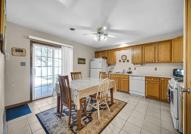Photo 3 of Townhouse for sale at 1650 Aspen Dr, Crown Point, IN 46307 | MLS# 847235 | Listing updated on 2026-10-22