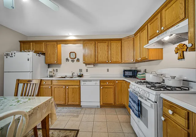 Photo 3 of Townhouse for sale at 1650 Aspen Dr, Crown Point, IN 46307 | MLS# 847235 | Listing updated on 2026-10-22