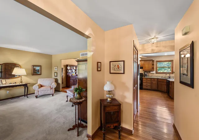 Photo 2 of Single family home for sale at 571 Glenwood Dr, Valparaiso, IN 46385 | MLS# 847363 | Listing updated on 2026-10-30