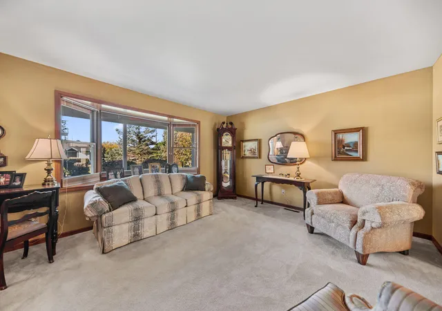 Photo 4 of Single family home for sale at 571 Glenwood Dr, Valparaiso, IN 46385 | MLS# 847363 | Listing updated on 2026-10-30