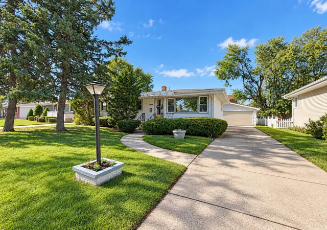 Single family home for sale at 10004 Erie Pl, Highland, IN 46322 | MLS# 847163