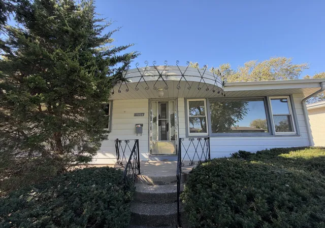 Photo 1 of Single family home for sale at 10004 Erie Pl, Highland, IN 46322 | MLS# 847163 | Listing updated on 2026-10-21
