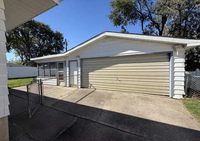 Photo 2 of Single family home for sale at 10004 Erie Pl, Highland, IN 46322 | MLS# 847163 | Listing updated on 2026-10-21