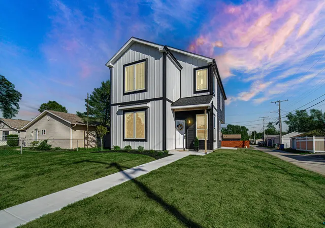 Single family home for sale at 6435 Grand Ave, Hammond, IN 46323 | MLS# 847240