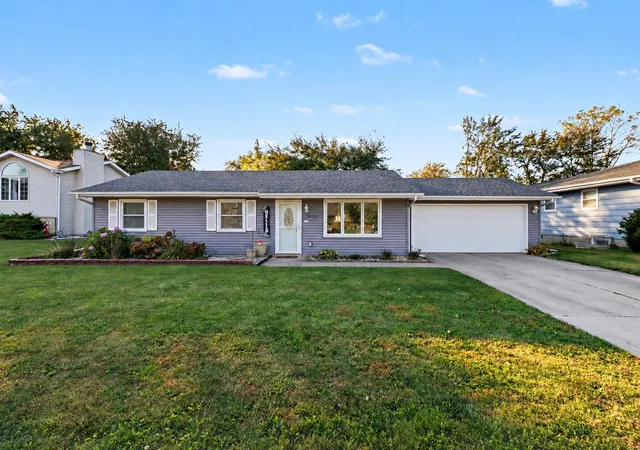 Single family home for sale at 1350 Cozy Ln, Dyer, IN 46311 | MLS# 847339