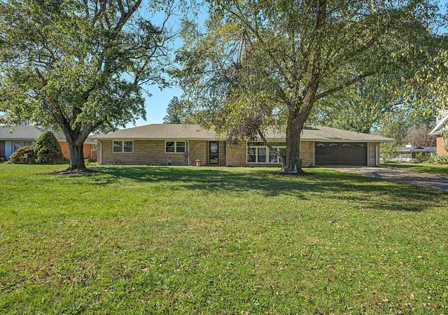 Single family home for sale at 6422 Hayes St, Merrillville, IN 46410 | MLS# 847206
