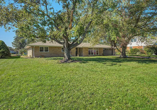 Photo 1 of Single family home for sale at 6422 Hayes St, Merrillville, IN 46410 | MLS# 847206 | Listing updated on 2026-10-23