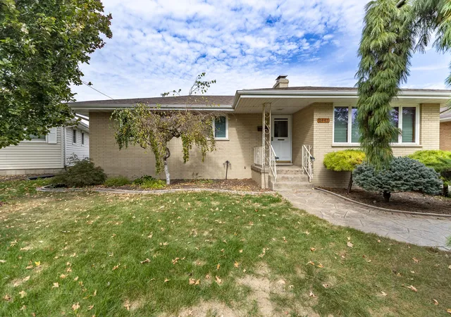 Photo 1 of Single family home for sale at 2441 Wicker Ave, Highland, IN 46322 | MLS# 847227 | Listing updated on 2026-10-22