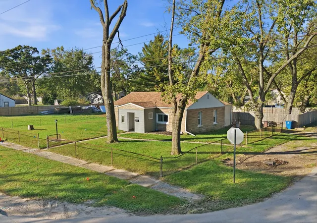 Photo 4 of Single family home for sale at 4002 Chase St, Gary, IN 46408 | MLS# 847182 | Listing updated on 2026-10-22