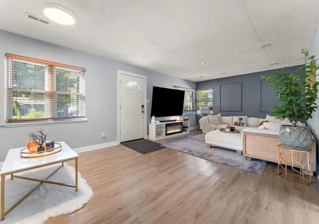 Photo 4 of Single family home for sale at 7721 Belmont Ave, Hammond, IN 46324 | MLS# 847301 | Listing updated on 2026-10-26