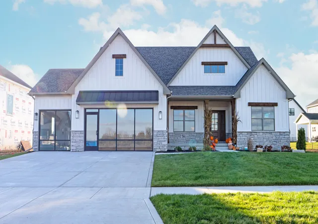 Photo 2 of Single family home for sale at 435 Meadow Brooke Ln, Dyer, IN 46311 | MLS# 847234 | Listing updated on 2026-10-23