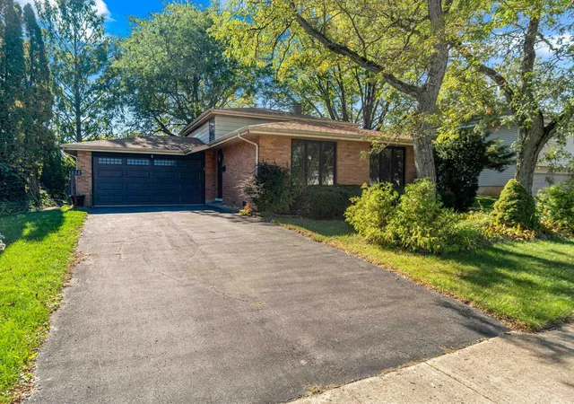 Single family home for sale at 538 Dogwood Dr, Dyer, IN 46311 | MLS# 847270