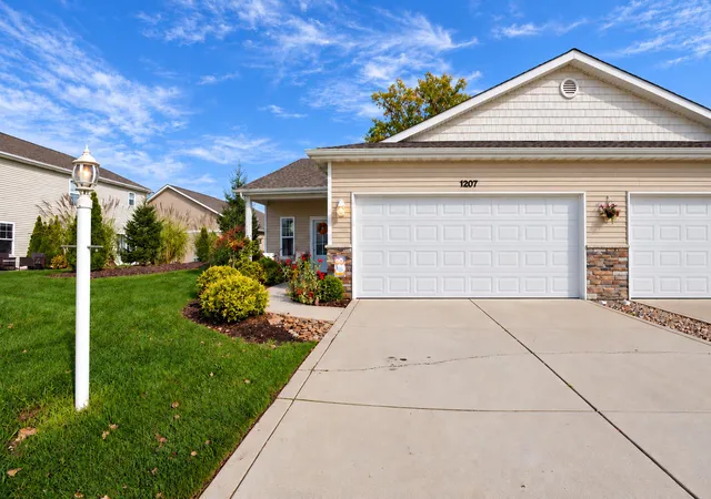 Townhouse for sale at 1207 Tower Ln, Porter, IN 46304 | MLS# 847298