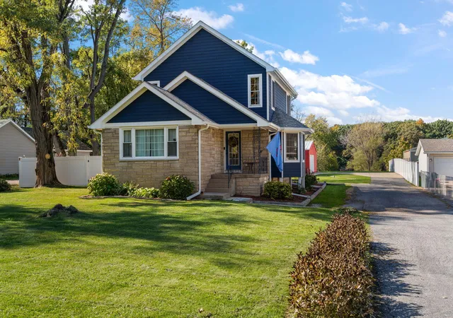 Photo 2 of Single family home for sale at 8620 Marquette St, Schererville, IN 46375 | MLS# 847381 | Listing updated on 2026-10-27