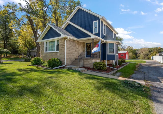 Photo 3 of Single family home for sale at 8620 Marquette St, Schererville, IN 46375 | MLS# 847381 | Listing updated on 2026-10-27