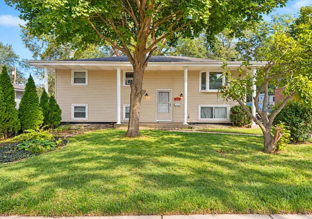 Single family home for sale at 625 N Wheeler St, Griffith, IN 46319 | MLS# 847247