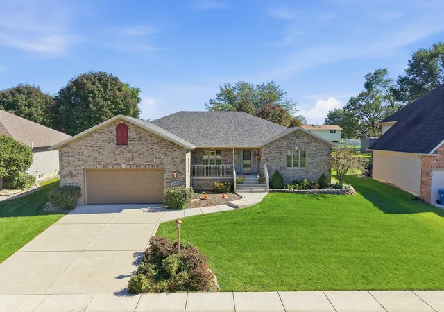 Single family home for sale at 2501 Howard Castle Dr, Dyer, IN 46311 | MLS# 847255